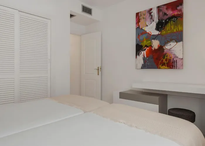 Moderno Y Luminoso En Gaviotas- Puerto Banus Marbella