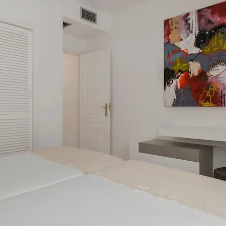 Moderno Y Luminoso En Gaviotas- Puerto Banus Marbella