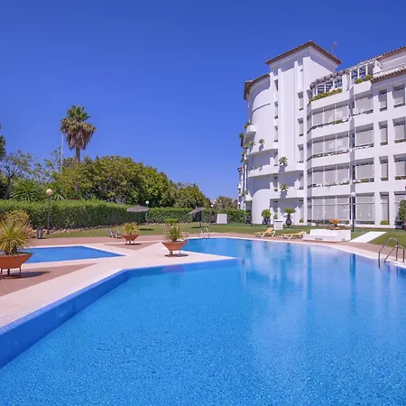 Moderno Y Luminoso En Gaviotas- Puerto Banus Marbella