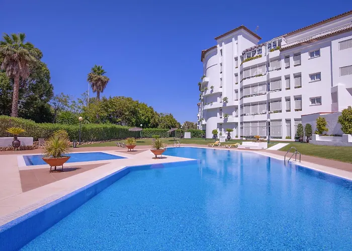 Moderno Y Luminoso En Gaviotas- Puerto Banus Marbella